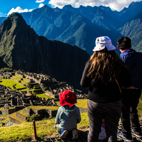 familia machu picchu peru